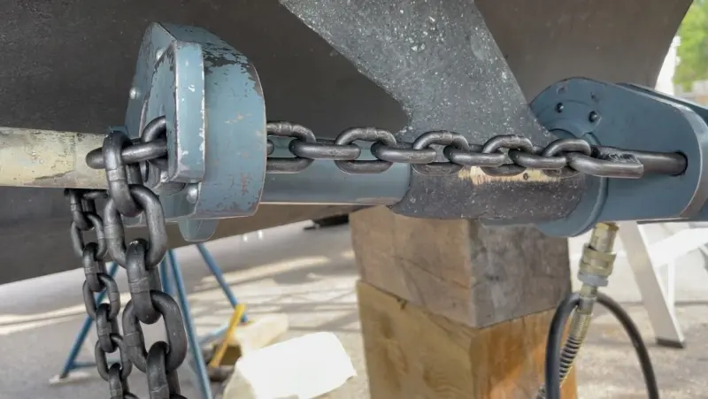Anchor chain and windlass