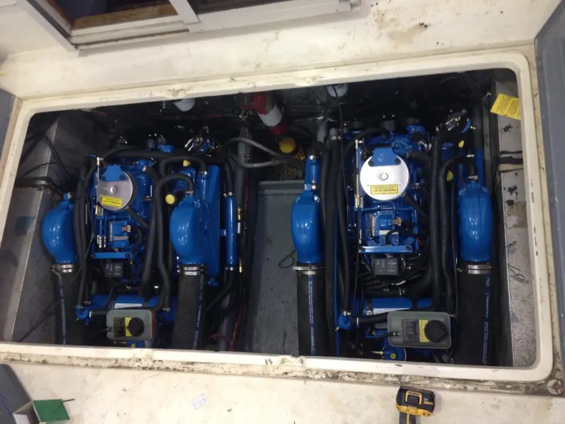 Twin engines in an open engine bay